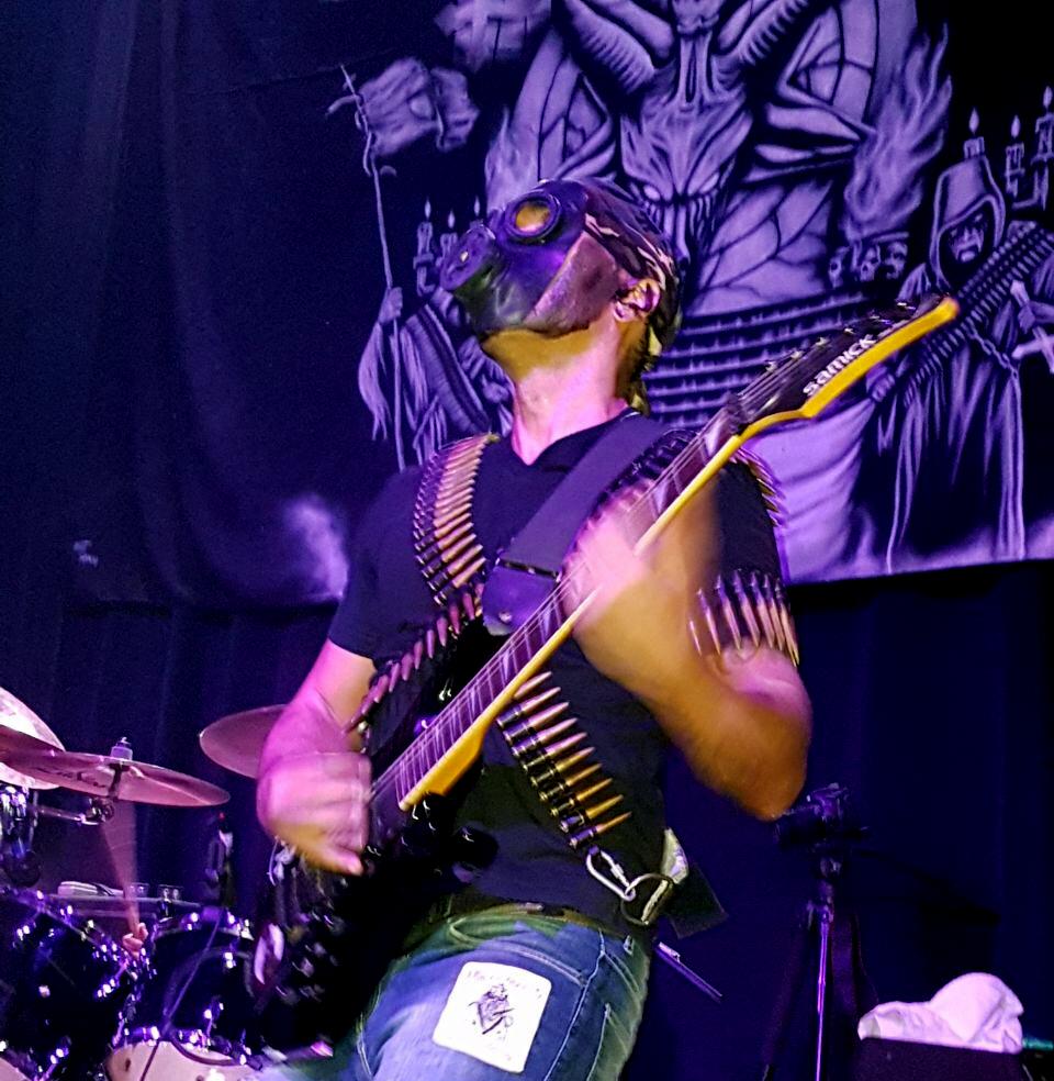 Insanity Records | BHELL: Guitarrista do Holocausto apresenta sua nova banda Insanity Records | BHELL: Guitarrista do Holocausto apresenta sua nova banda