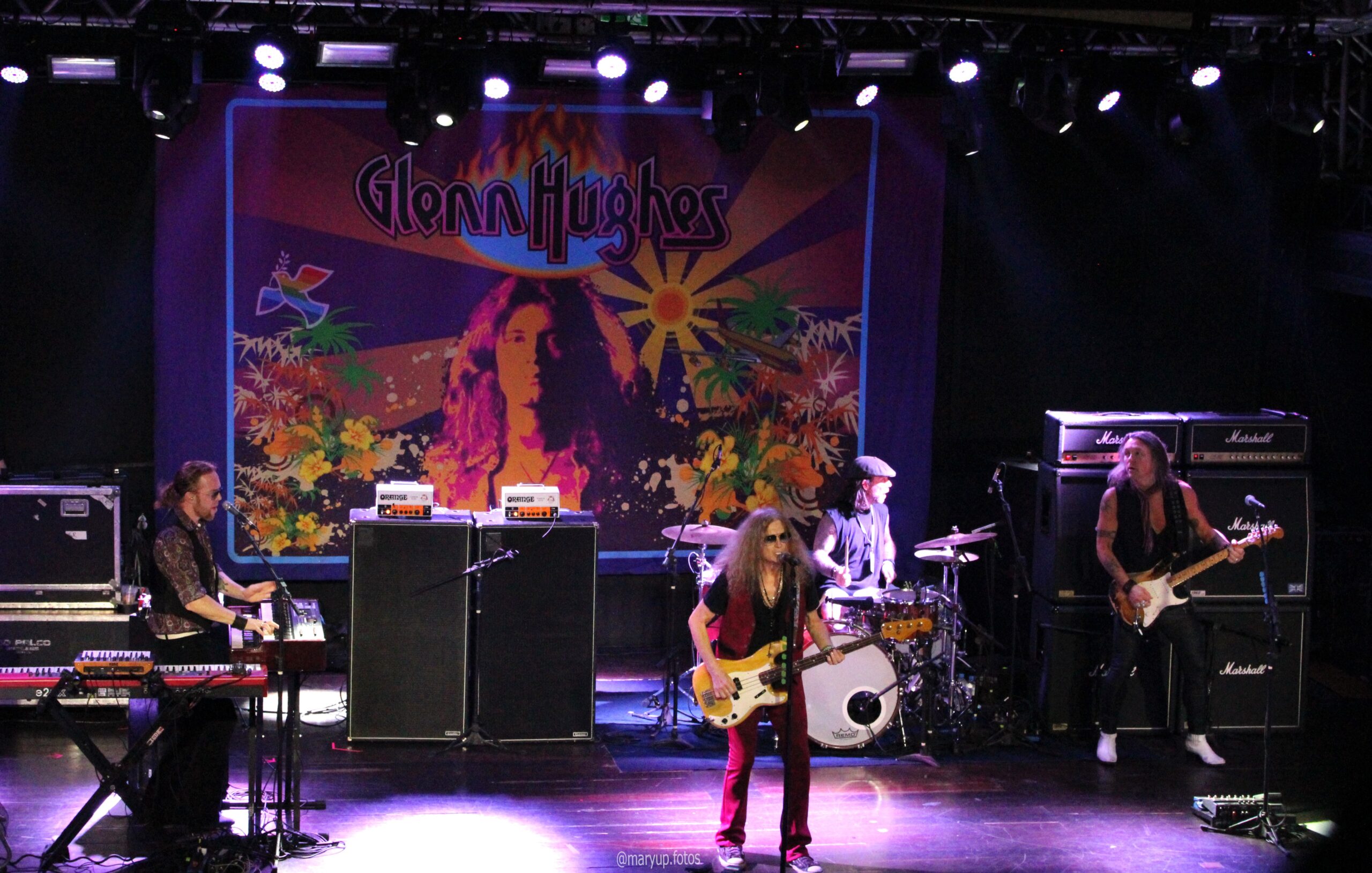 Glenn Hughes dá aula de carisma em show emocionante no Bar Opinião