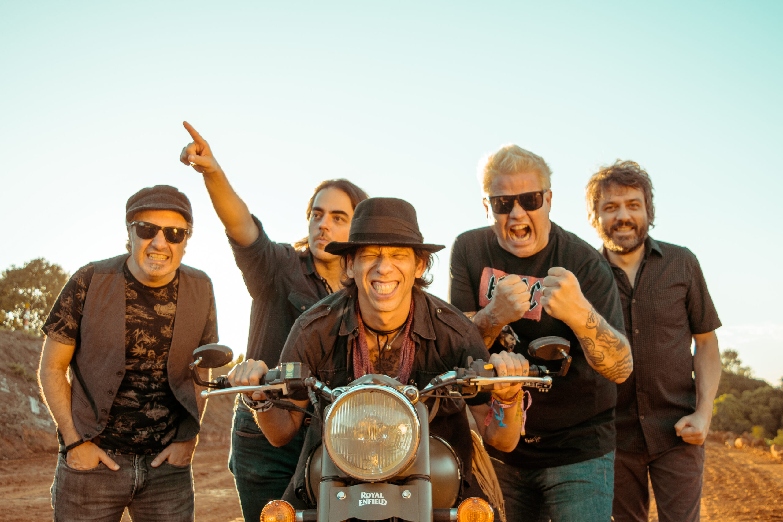 Insanity Records | Opinião apresenta Acústicos & Valvulados e Théo Fetter