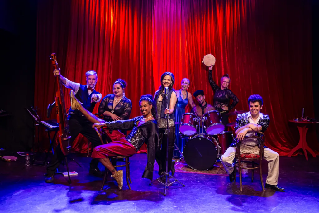 Insanity Records | Espetáculo inédito da Cia Rústica, Cabaré do Tempo terá apresentação gratuita neste domingo Insanity Records | Espetáculo inédito da Cia Rústica, Cabaré do Tempo terá apresentação gratuita neste domingo