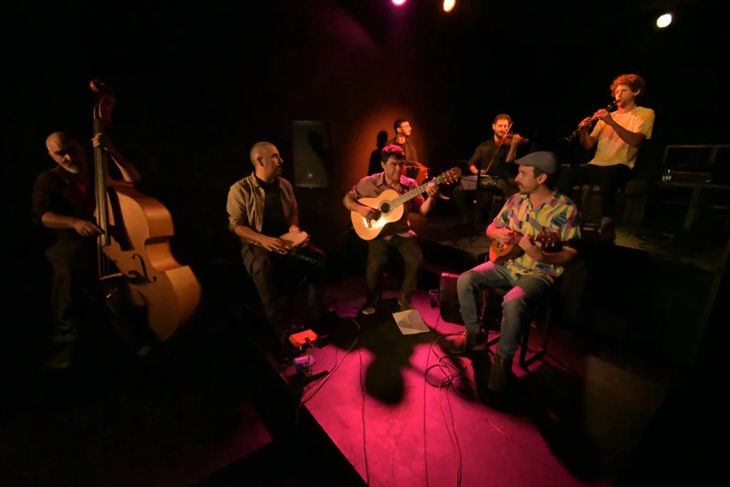 Insanity Records | Grupo uruguaio Chorando La Milonga une ritmos da América do Sul em concerto no Instituto Ling