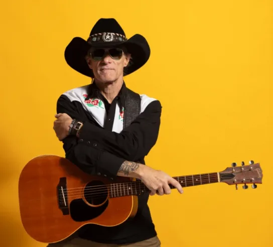 Charles Master lança música em homenagem a Porto Alegre em show no Encouraçado Butikin
