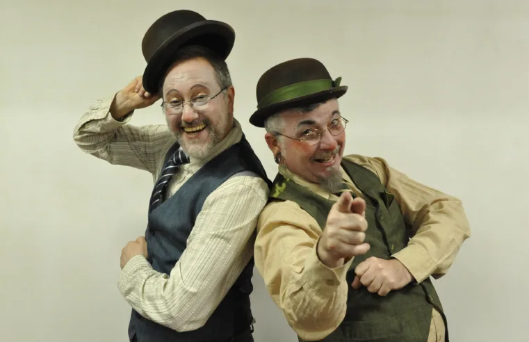 Coletivo de artistas Fabulosos Fabulistas leva o circo e teatro a bibliotecas comunitárias da Capital