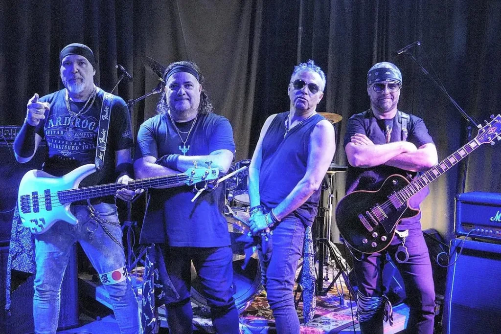 Insanity Records | Banda Volúpia lança single/clipe para "Brilho de Luz" e prepara terreno para álbum