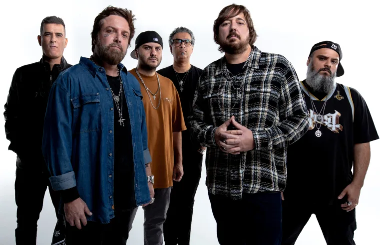 É TEMPO DE ROCK: Marcão Britto e Thiago Castanho revivem o legado do Charlie Brown Jr. em Porto Alegre