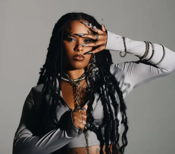 Opinião apresenta MC Luanna