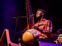 Insanity Records|Momi Maiga abre a programação musical do Instituto Ling com show que une jazz, flamenco e sons do Senegal