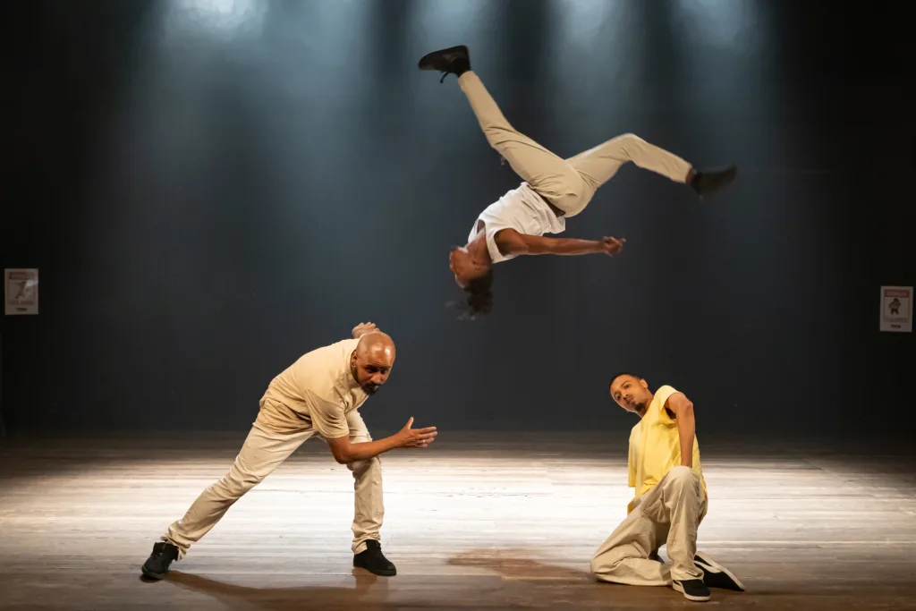 Insanity Records | Premiado espetáculo de dança urbana, TRIVIAL leva a Bento Gonçalves bailarinos da periferia que cruzam o cotidiano e o preconceito com a expressão artística