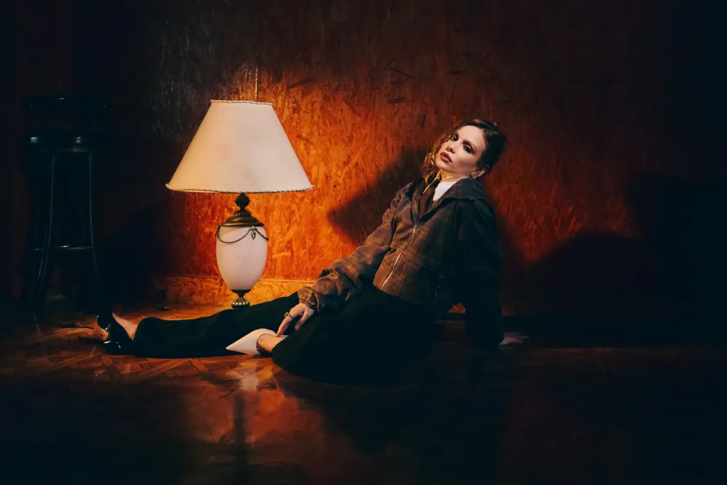 Insanity Records | Carol Biazin volta a Porto Alegre com a turnê acústica nem tão pouco assim