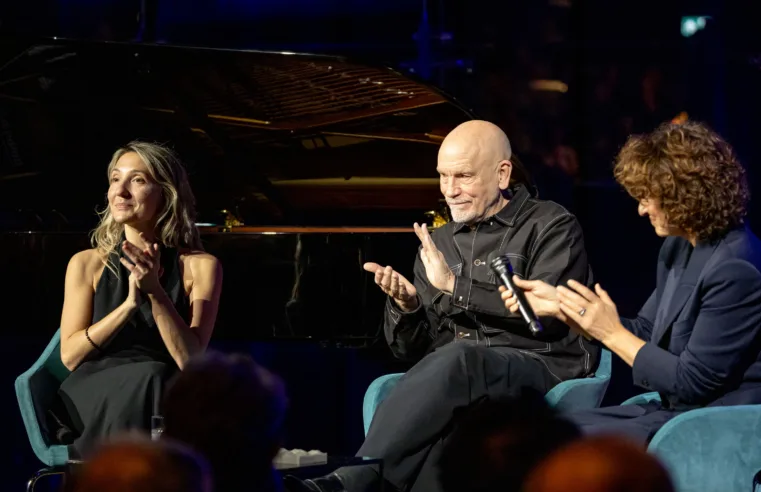 Insanity Records|Espetáculo The Infamous Ramírez Hoffman, com John Malkovich e Anastasya Terenkova em Porto Alegre